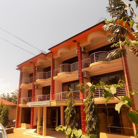 Entebbe Traveller'S Hotel Zewnętrze zdjęcie