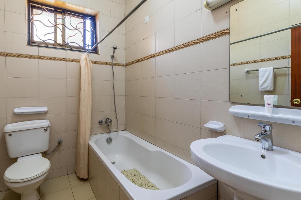 Entebbe Traveller'S Hotel Zewnętrze zdjęcie