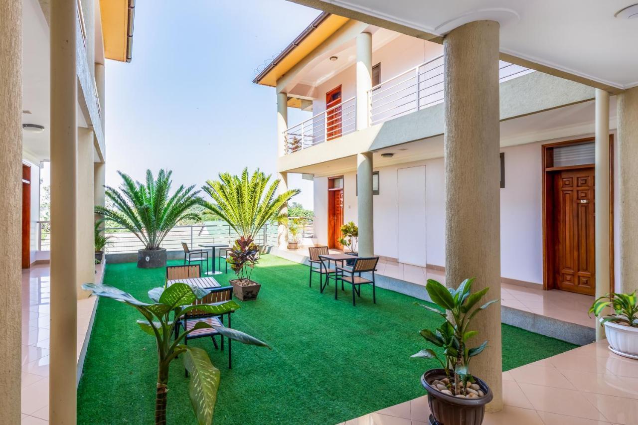 Entebbe Traveller'S Hotel Zewnętrze zdjęcie