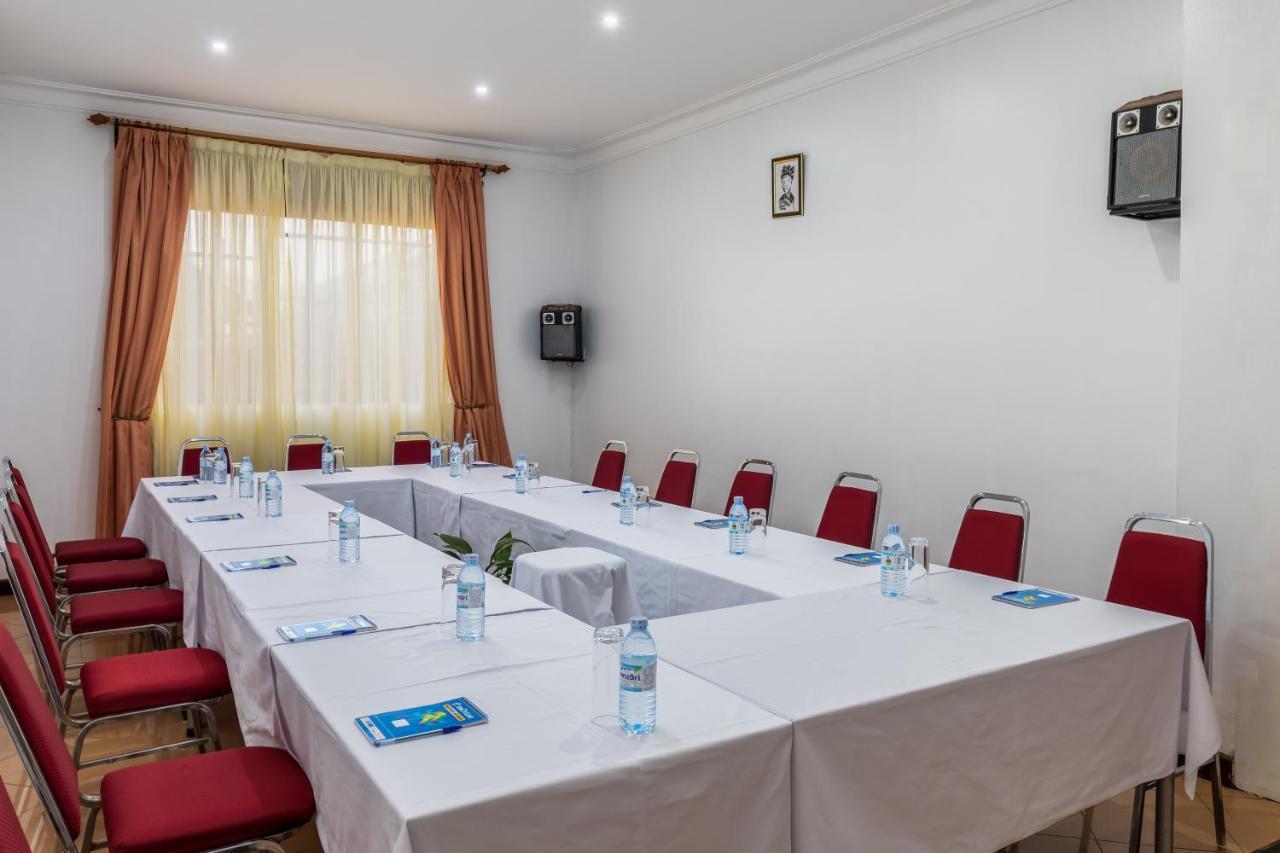 Entebbe Traveller'S Hotel Zewnętrze zdjęcie
