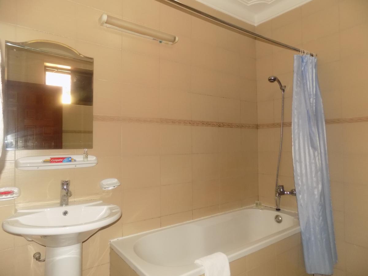 Entebbe Traveller'S Hotel Zewnętrze zdjęcie