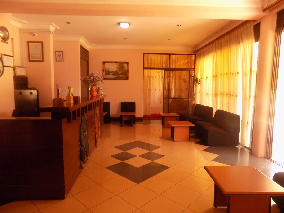Entebbe Traveller'S Hotel Zewnętrze zdjęcie