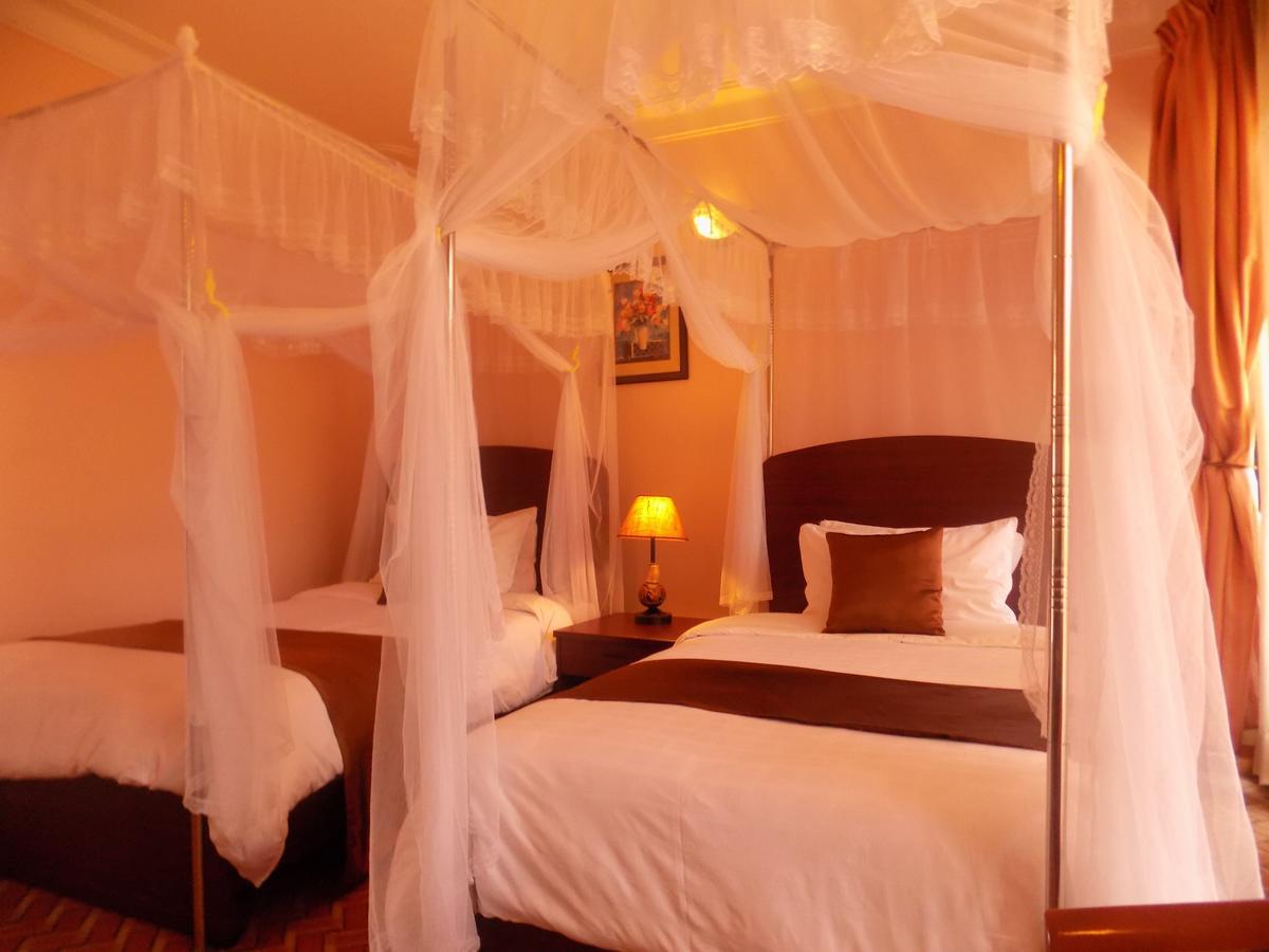 Entebbe Traveller'S Hotel Zewnętrze zdjęcie