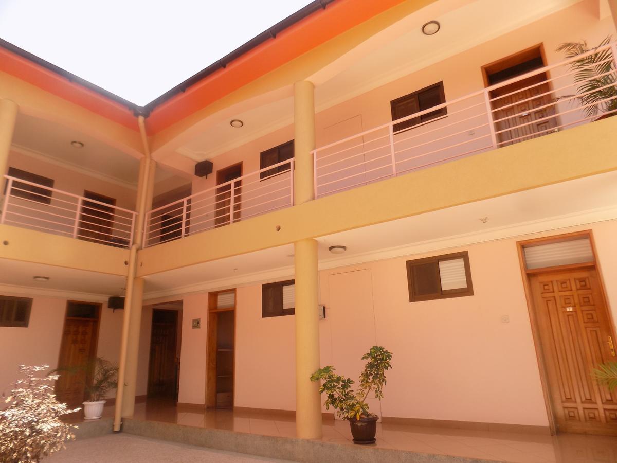 Entebbe Traveller'S Hotel Zewnętrze zdjęcie