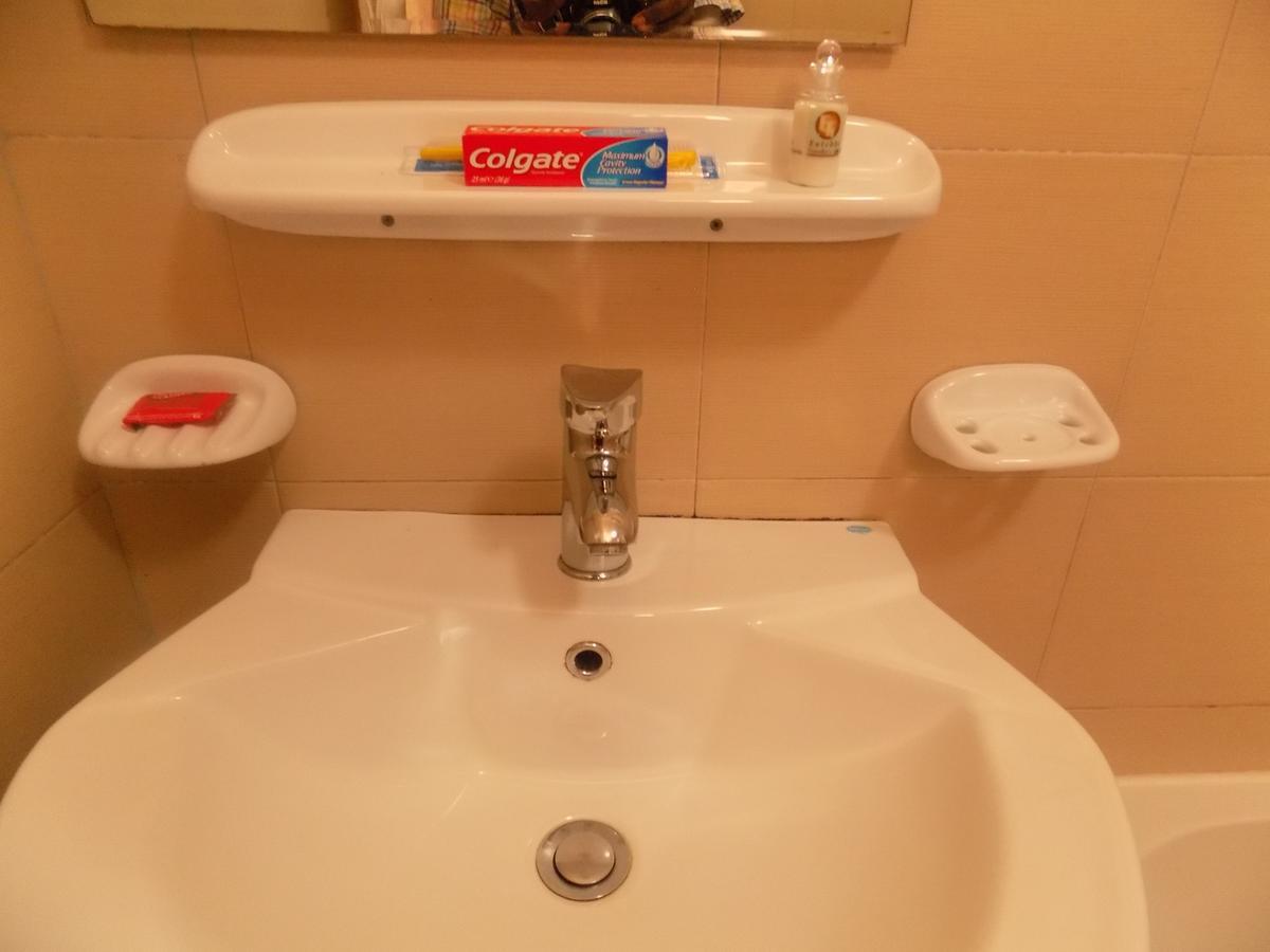 Entebbe Traveller'S Hotel Zewnętrze zdjęcie