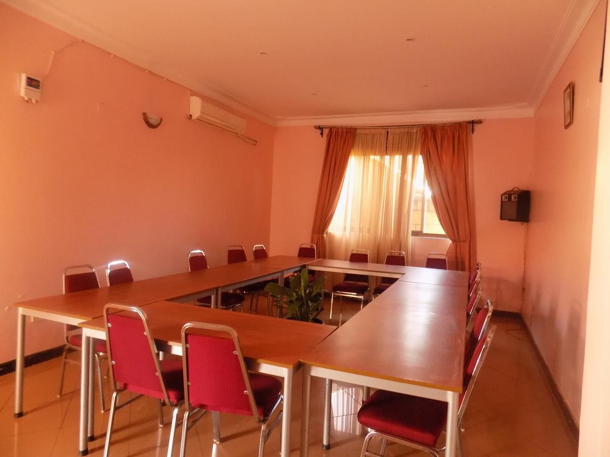 Entebbe Traveller'S Hotel Zewnętrze zdjęcie