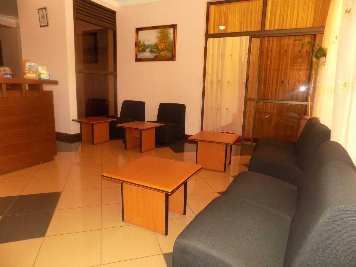 Entebbe Traveller'S Hotel Zewnętrze zdjęcie